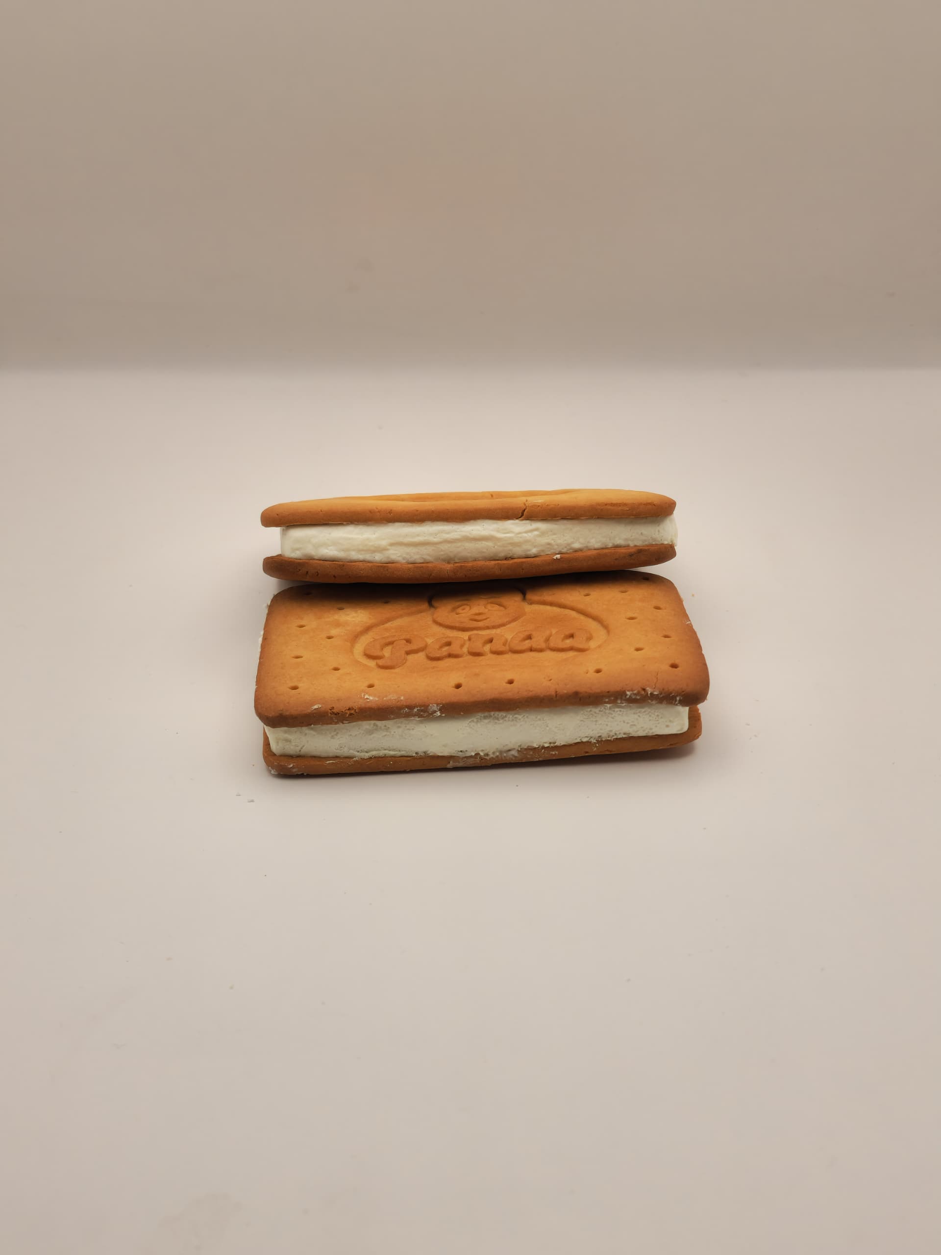 قطعة بوظة سندويش مجففة بالتبريد